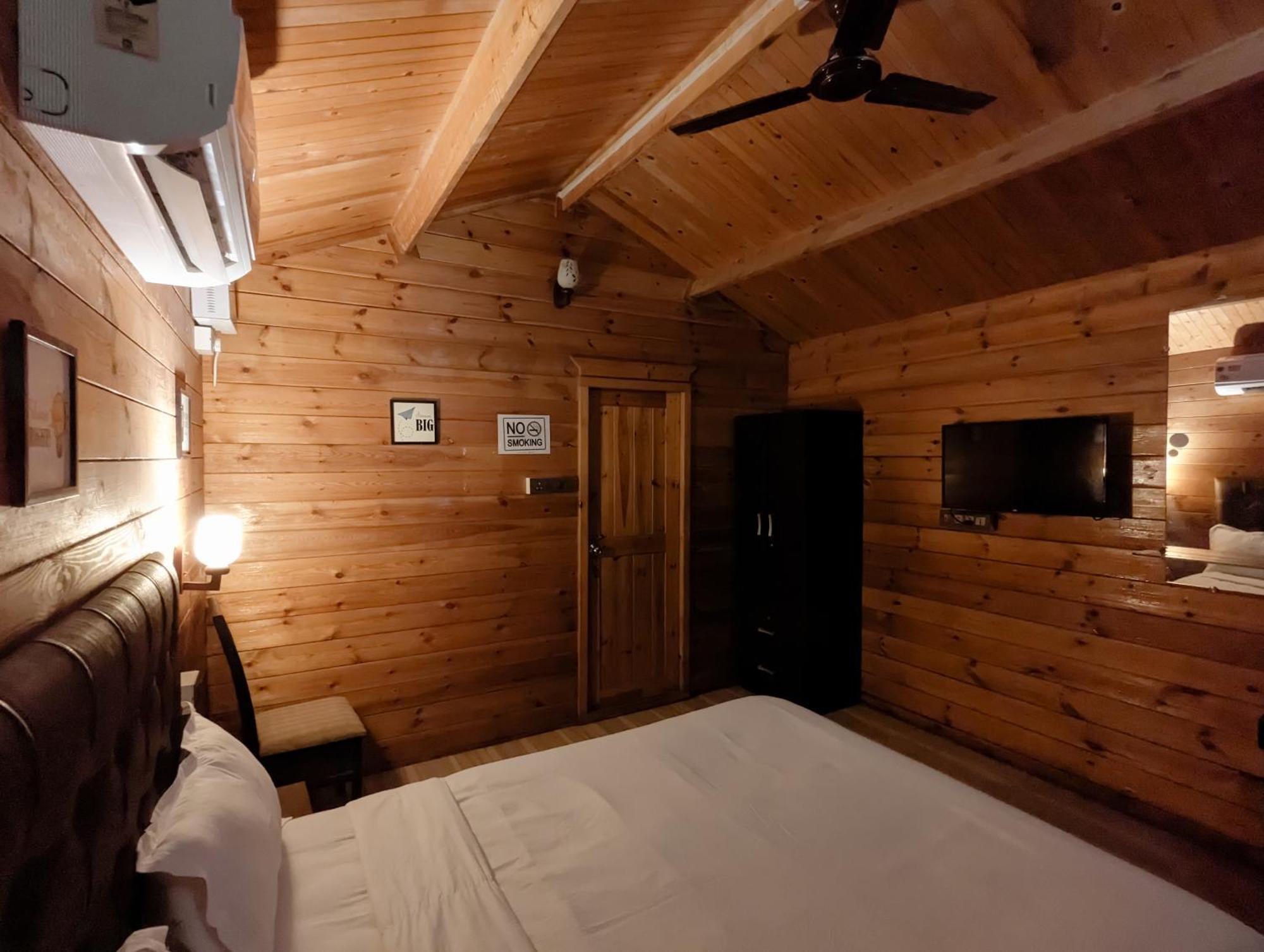 Greenland Cottage'S Arambol Room photo